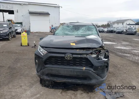2019 Toyota Rav4 Xle z USA, uszkodzony, nr VIN 2T3P1RFV3KW005369